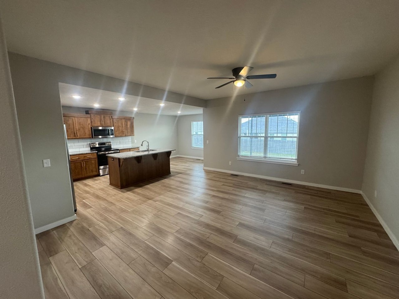 883 S Parkside Cir - Photo 2 of 12