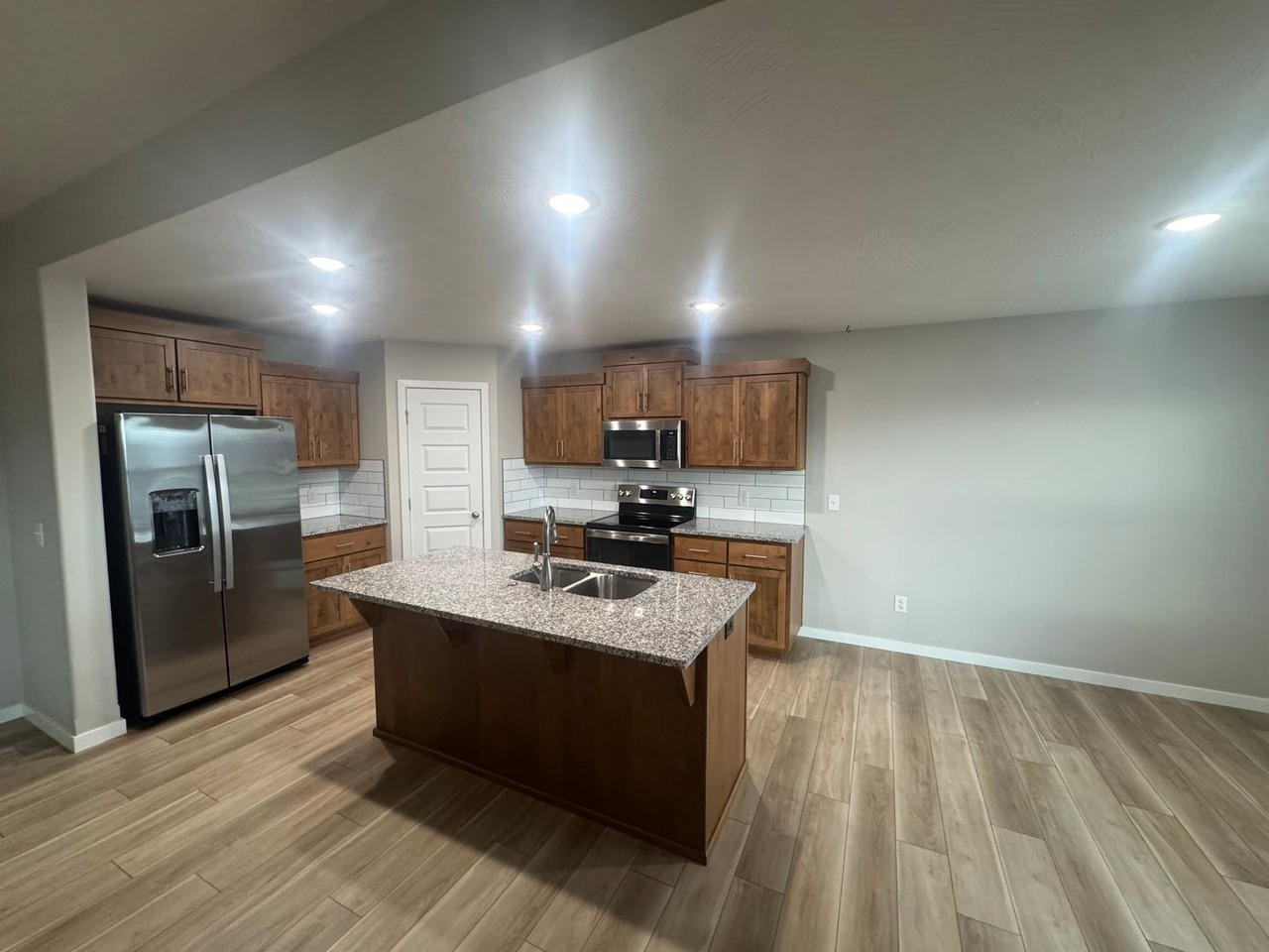883 S Parkside Cir - Photo 3 of 12