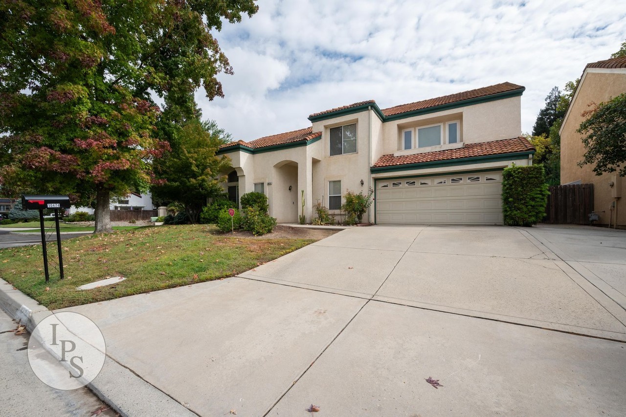 10474 N Camarillo Dr - Photo 2 of 34