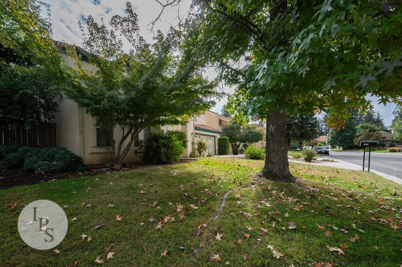 10474 N Camarillo Dr - Photo 3 of 34