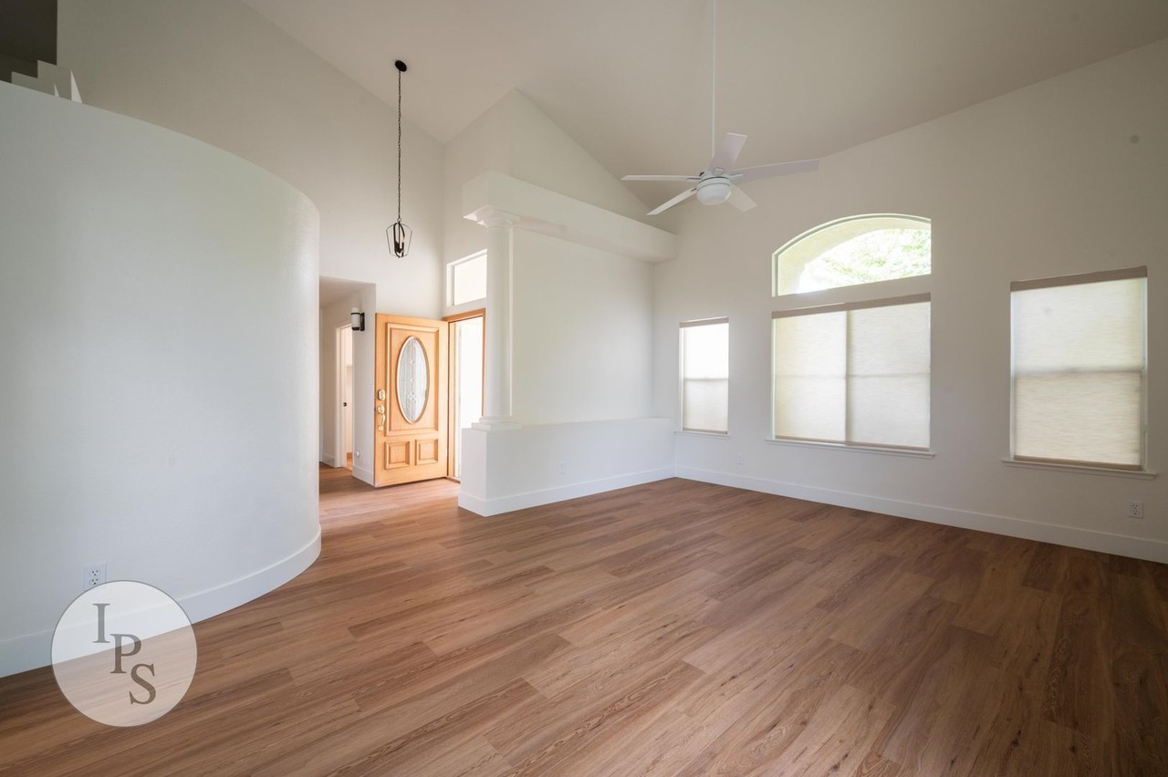 10474 N Camarillo Dr - Photo 6 of 34