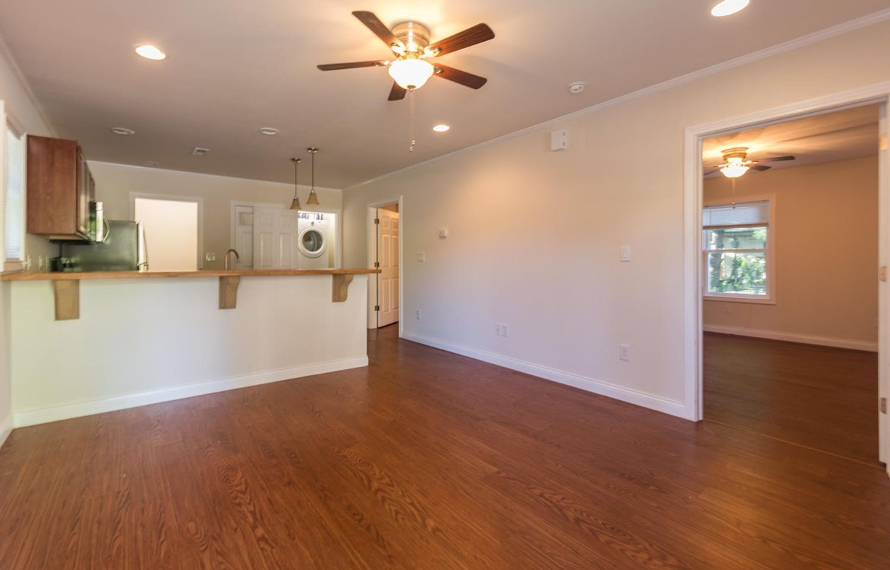 209 N Madison St - Photo 3 of 14
