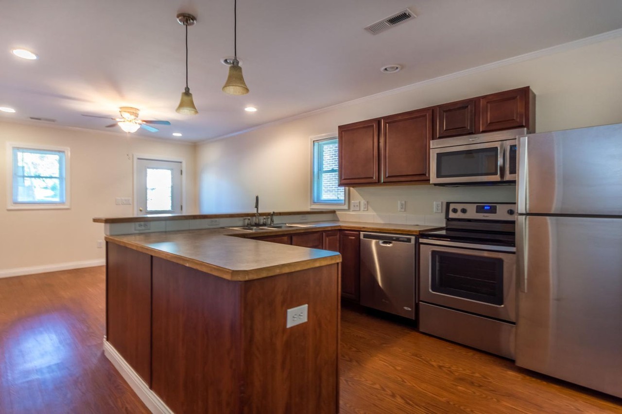 209 N Madison St - Photo 4 of 14