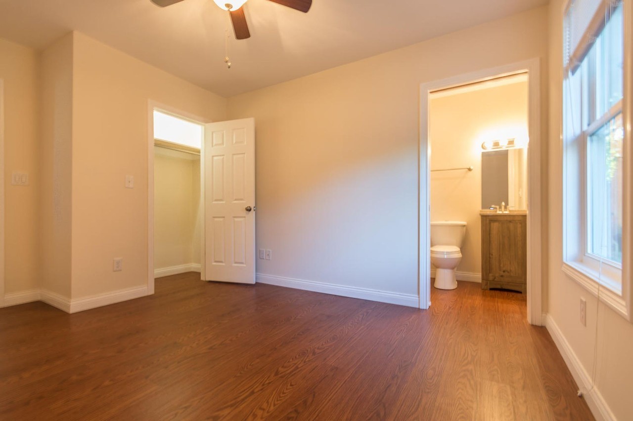 209 N Madison St - Photo 7 of 14