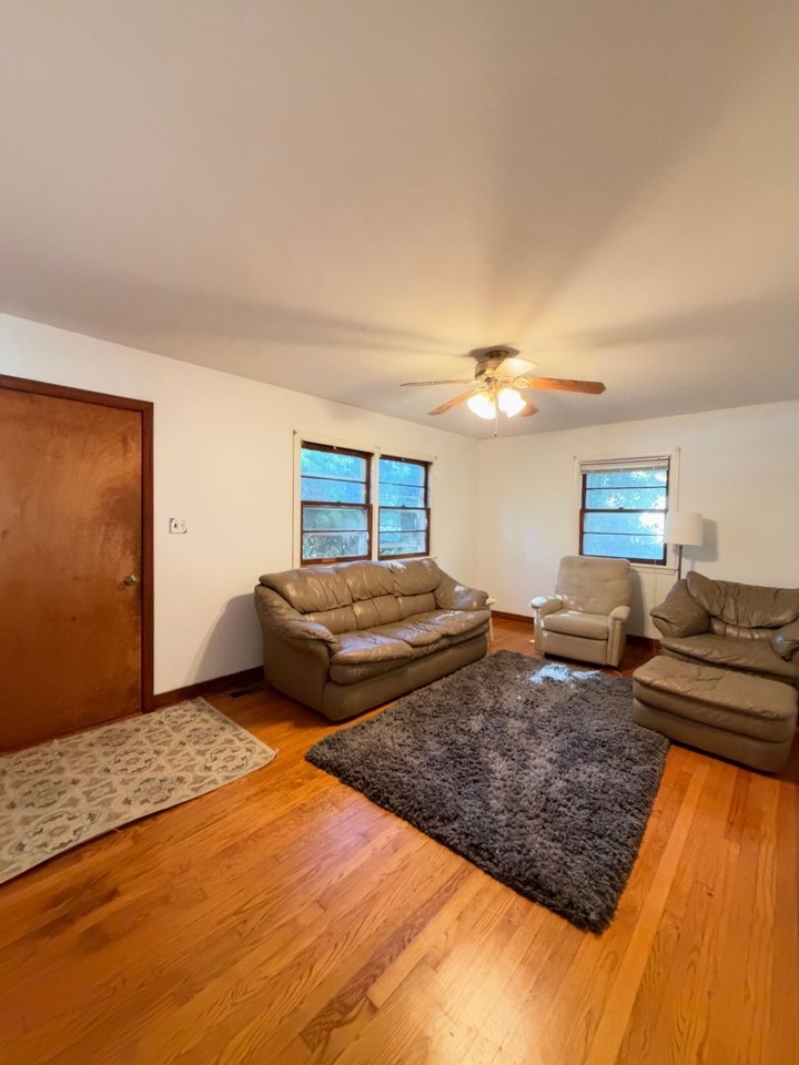 115 Mimosa Dr - Photo 4 of 12
