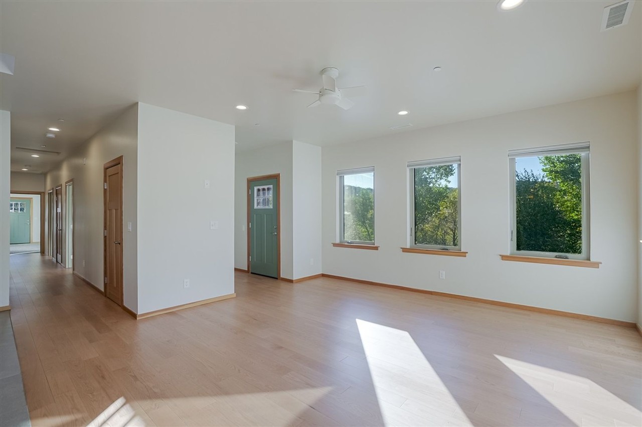 484 S Mccormick St - Photo 5 of 49