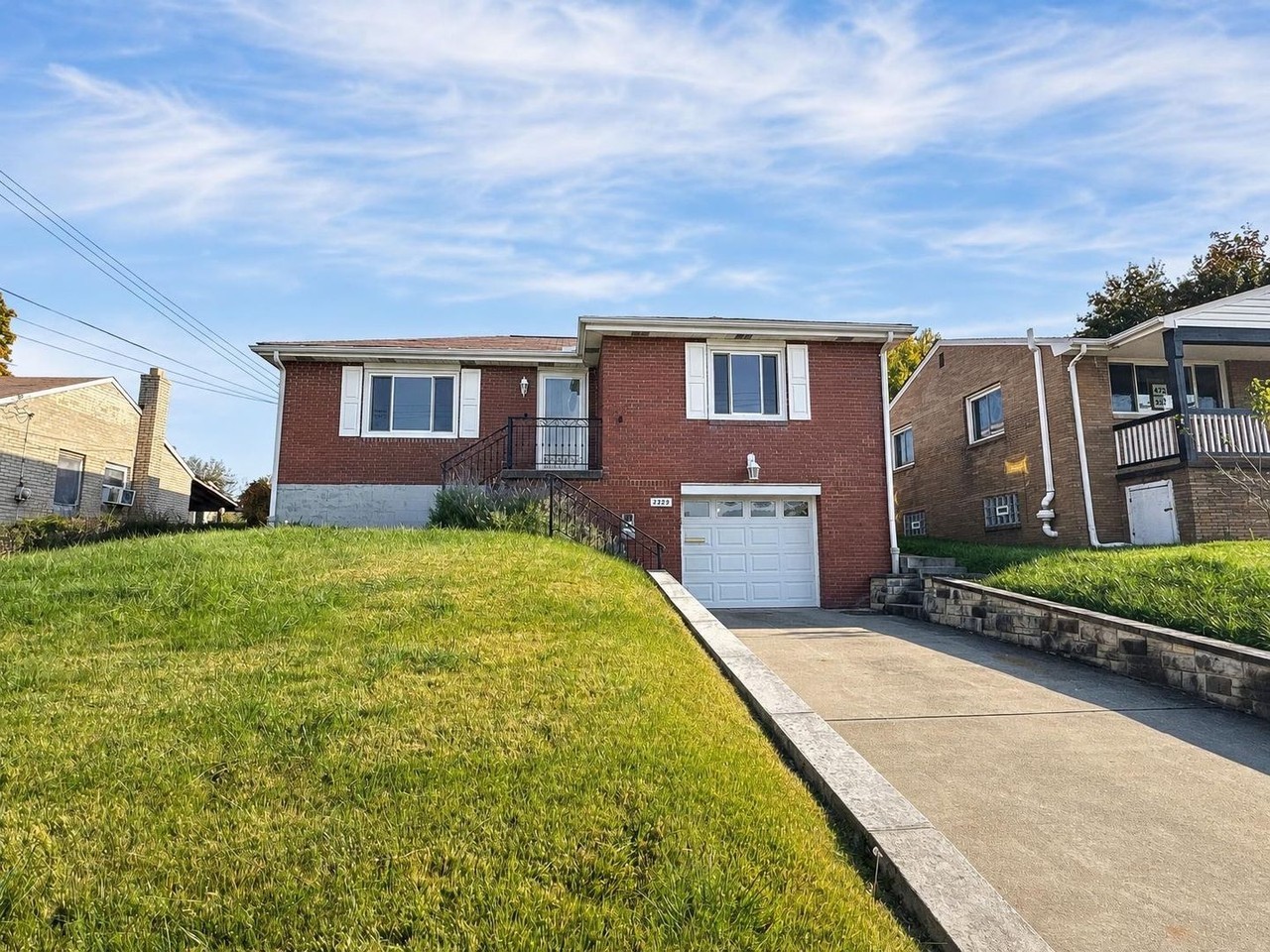 2229 Parklyn St - Photo 2 of 50