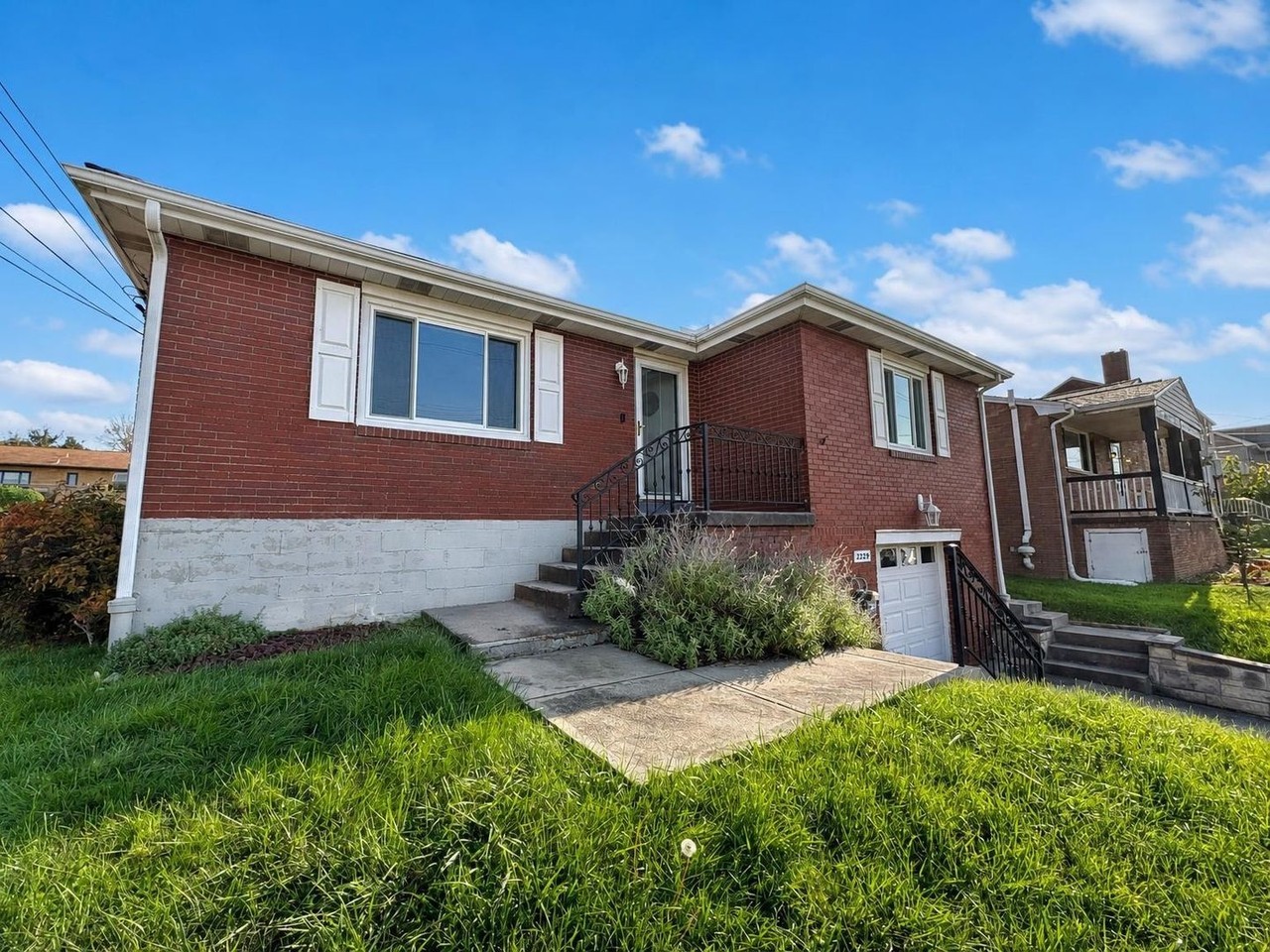 2229 Parklyn St - Photo 3 of 50