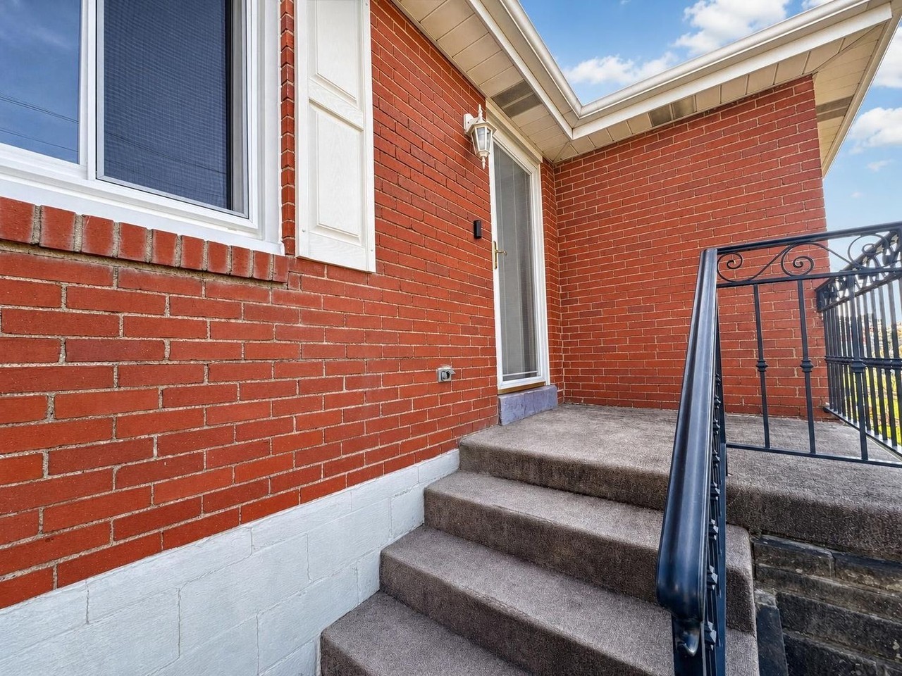 2229 Parklyn St - Photo 4 of 50