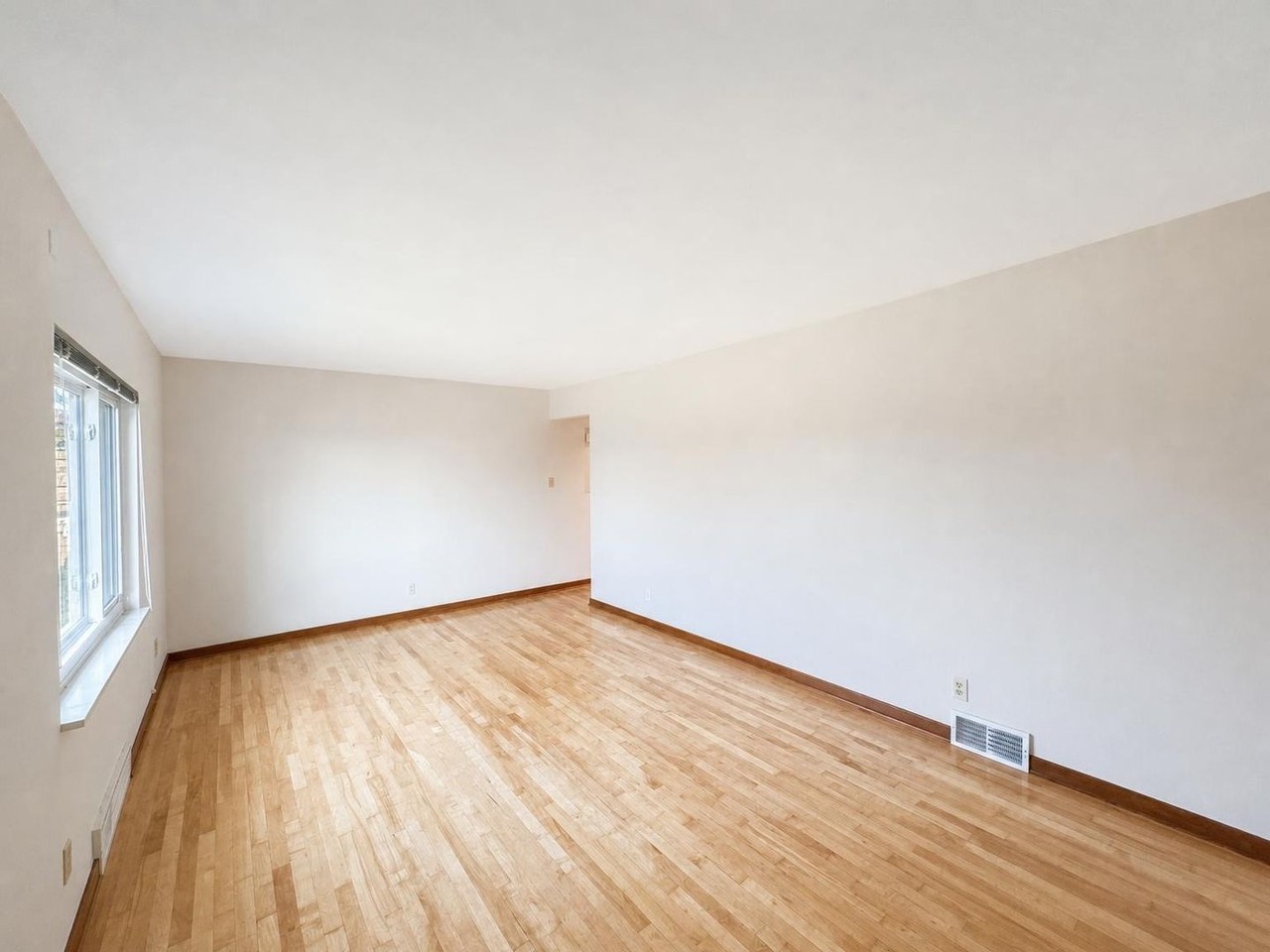 2229 Parklyn St - Photo 7 of 50