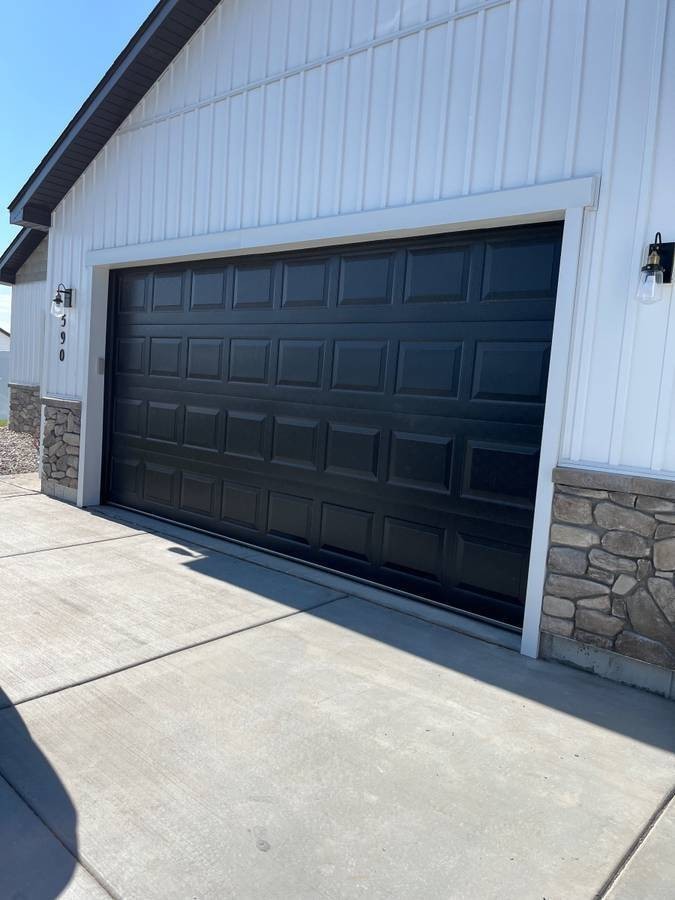 582 Cutler  Ave - Photo 3 of 9