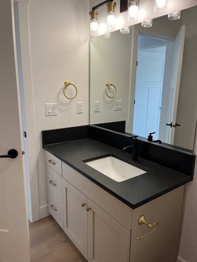 582 Cutler  Ave - Photo 6 of 9