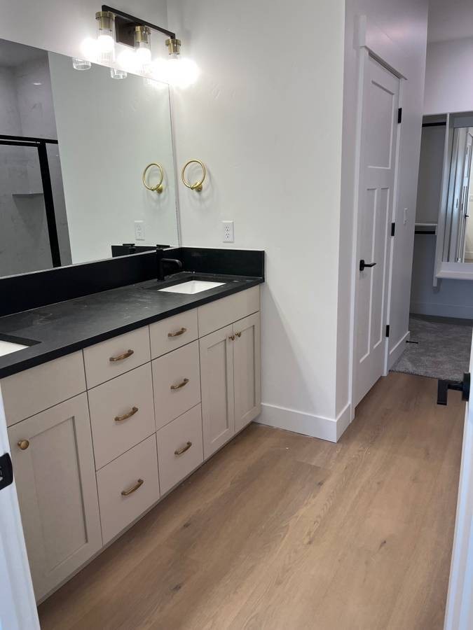 582 Cutler  Ave - Photo 7 of 9