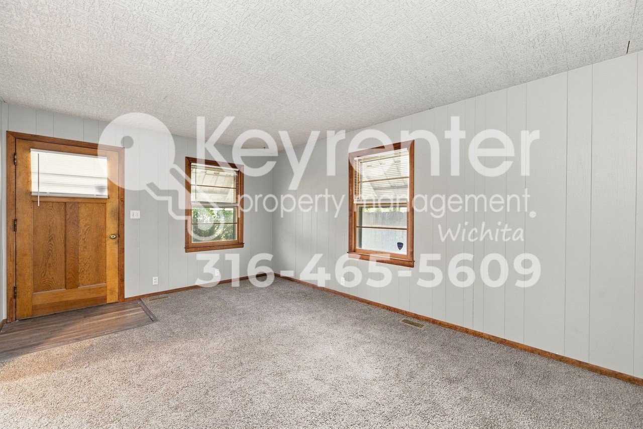1731 S Washington Ave - Photo 2 of 21