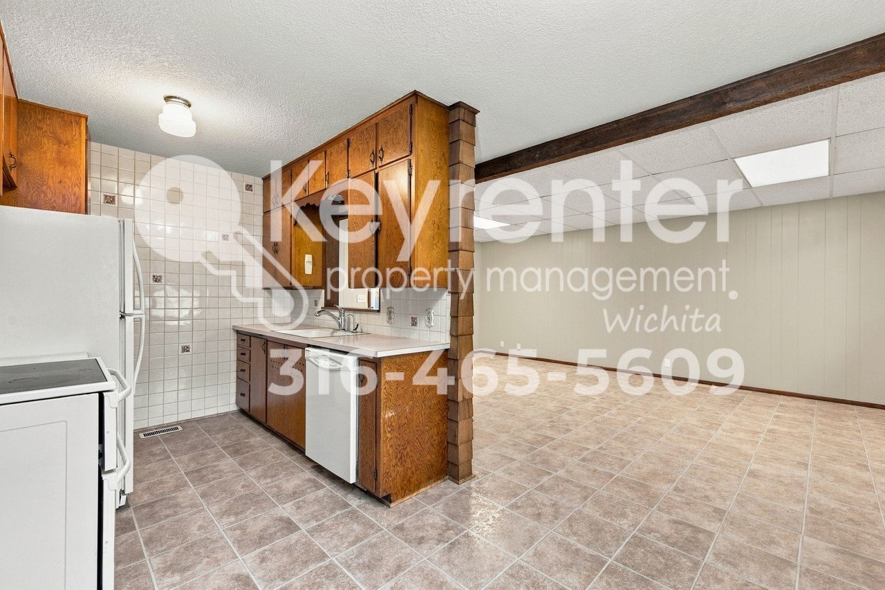 1731 S Washington Ave - Photo 3 of 21