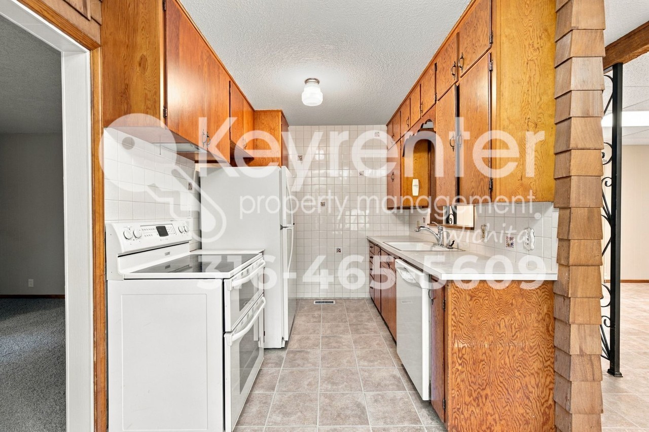 1731 S Washington Ave - Photo 4 of 21