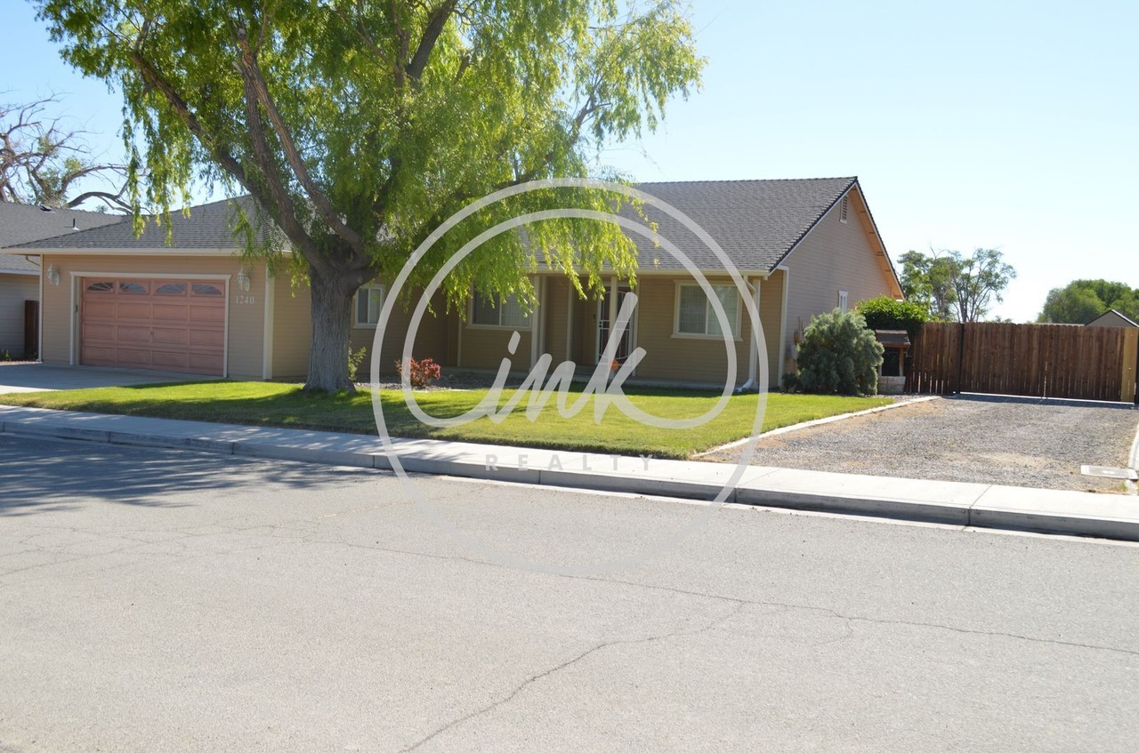 1240 Browne Ln - Photo 2 of 7