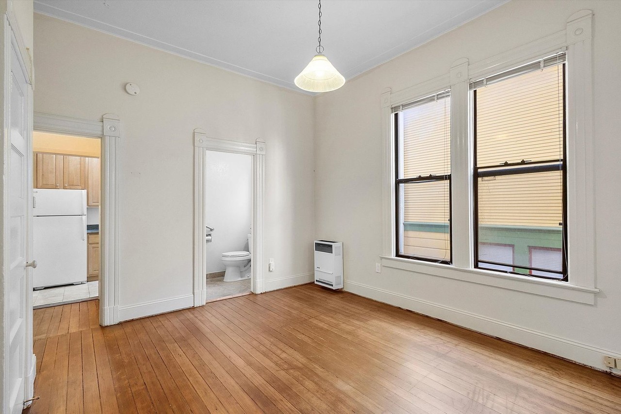 1541 Bay St #2 - Photo 6 of 11