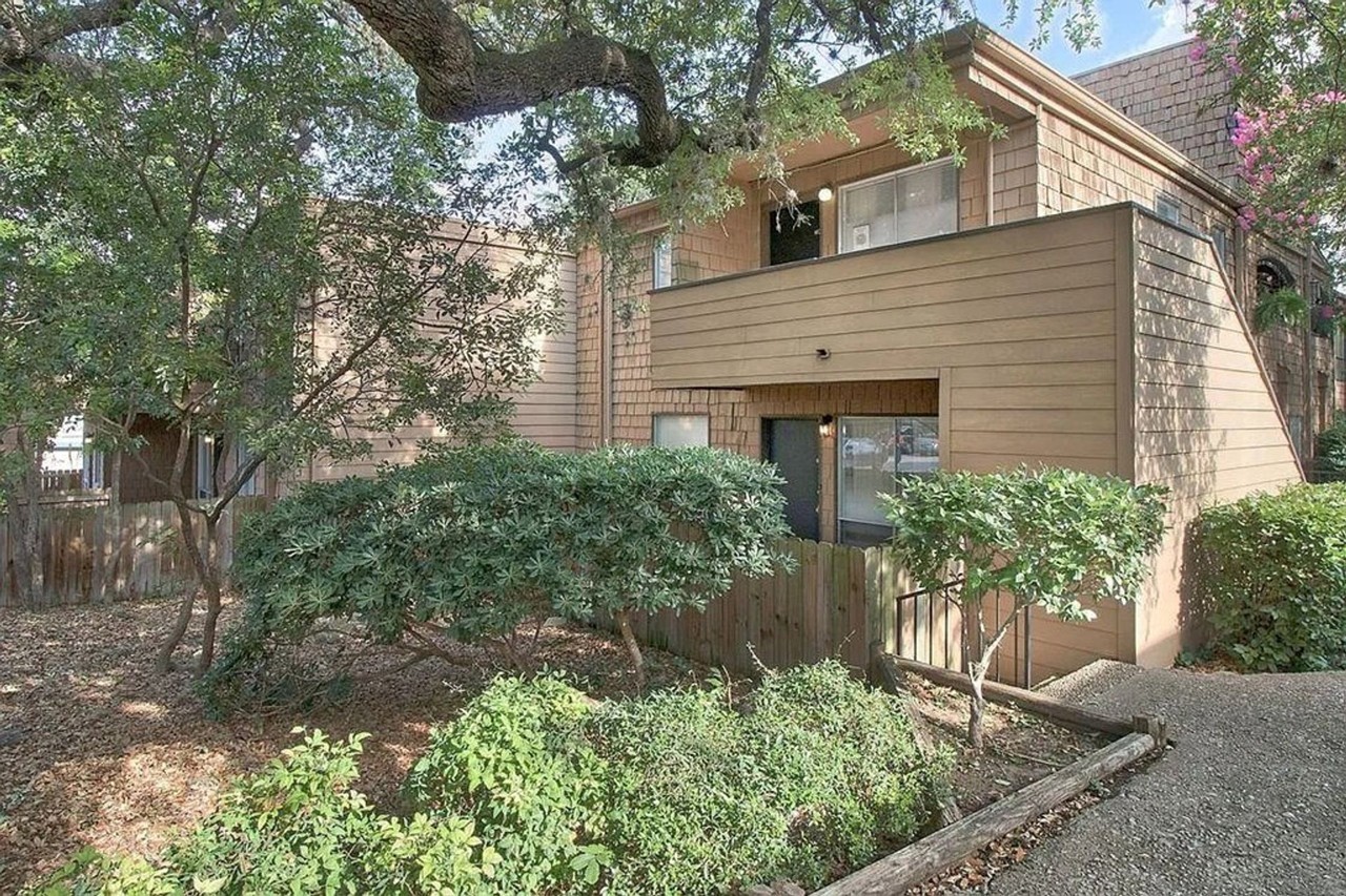 Alamo Heights Treehouse - Photo 2 of 7
