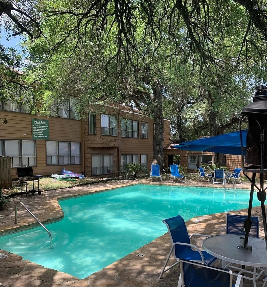 Alamo Heights Treehouse - Photo 4 of 7