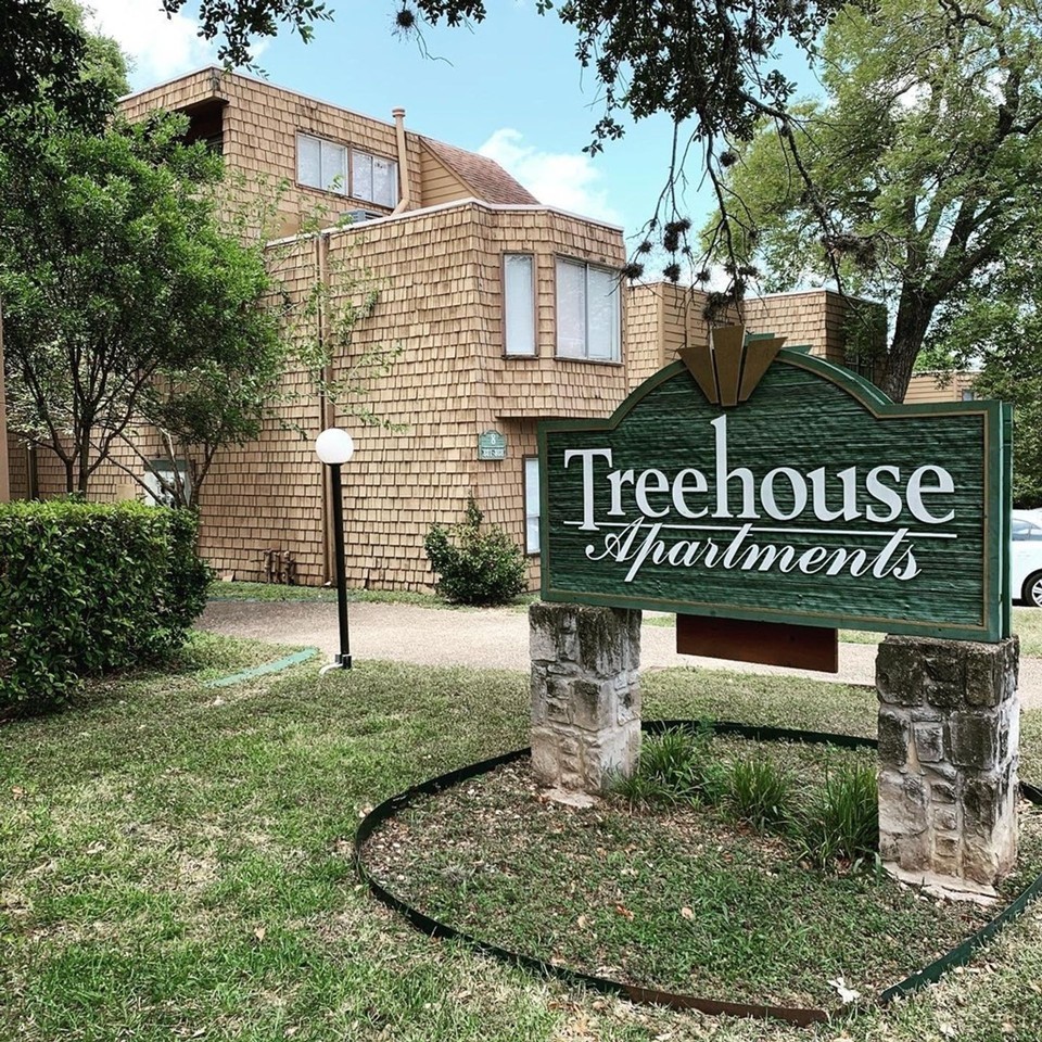 Alamo Heights Treehouse - Photo 5 of 7