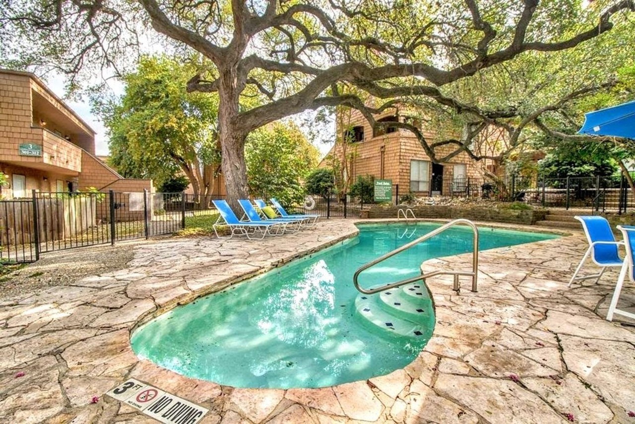 Alamo Heights Treehouse - Photo 6 of 7