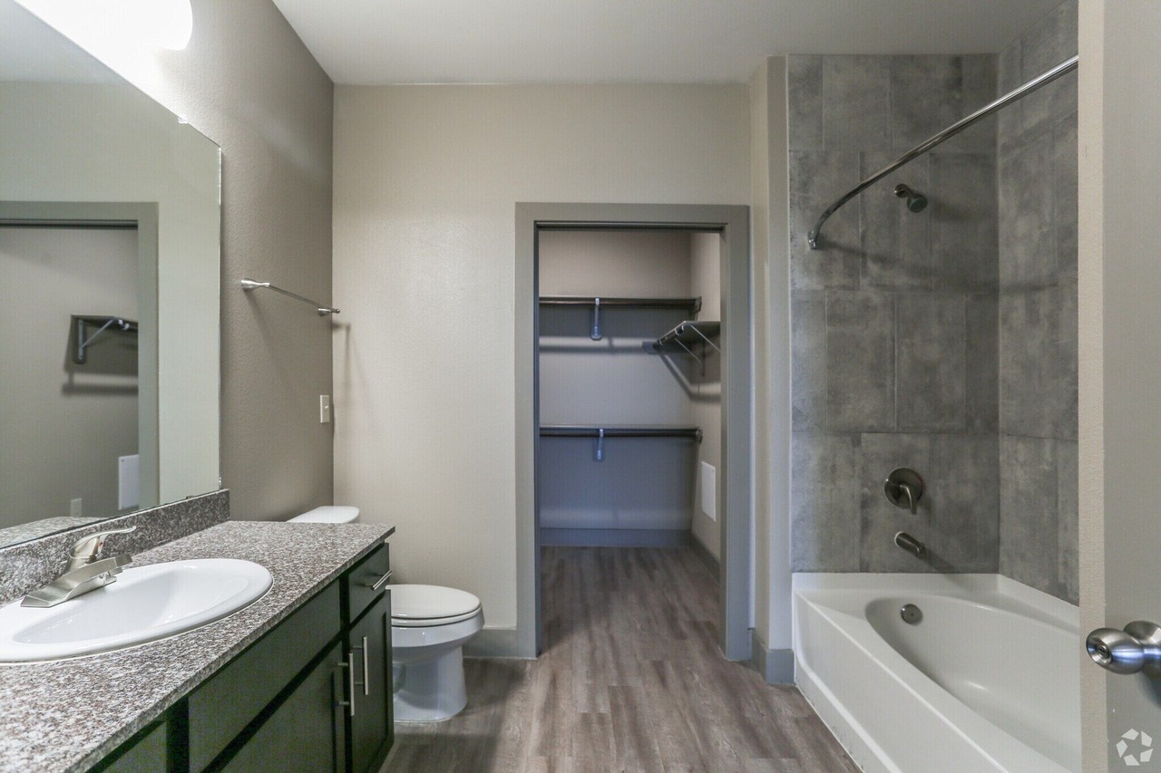 6520 Jamail Dr #OW2 - Photo 3 of 6