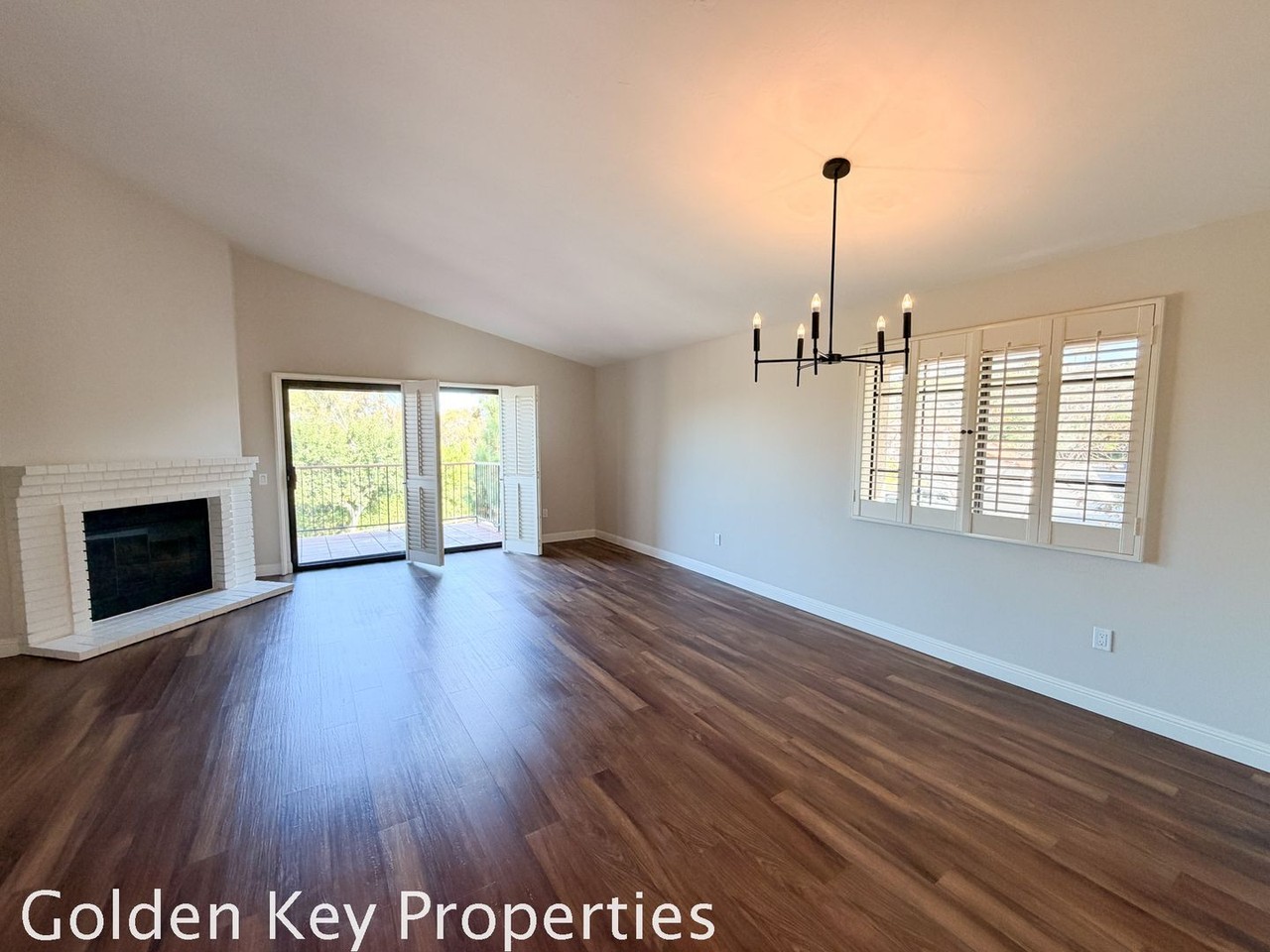 2880 Englewood Way - Photo 2 of 22