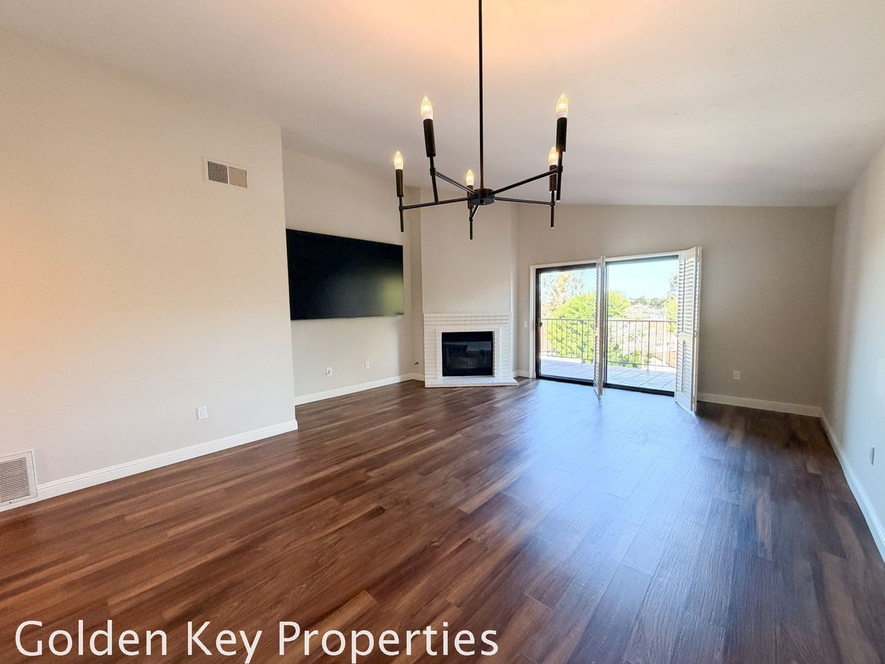 2880 Englewood Way - Photo 3 of 22