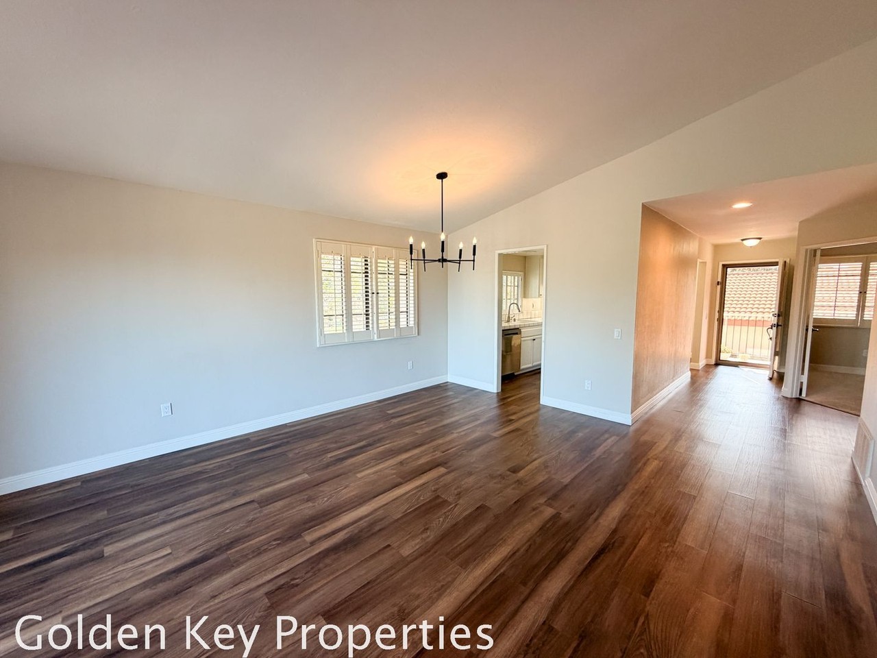2880 Englewood Way - Photo 4 of 22