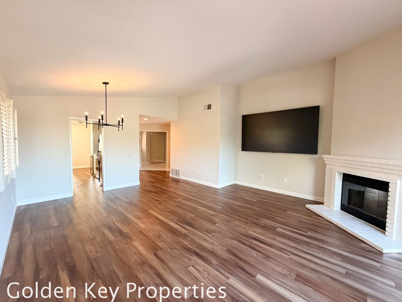 2880 Englewood Way - Photo 5 of 22