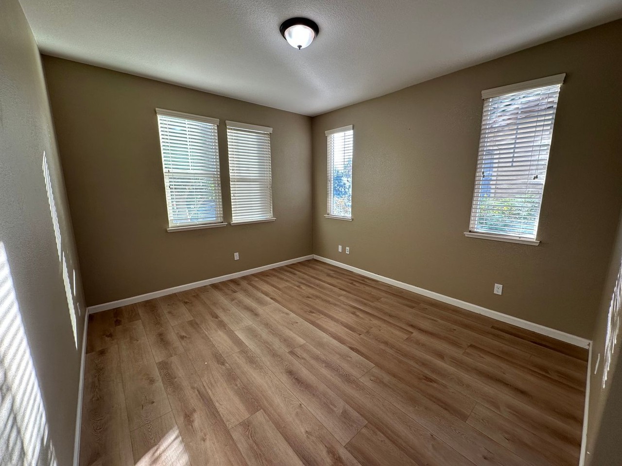 385 W Cupertino Ave - Photo 4 of 31