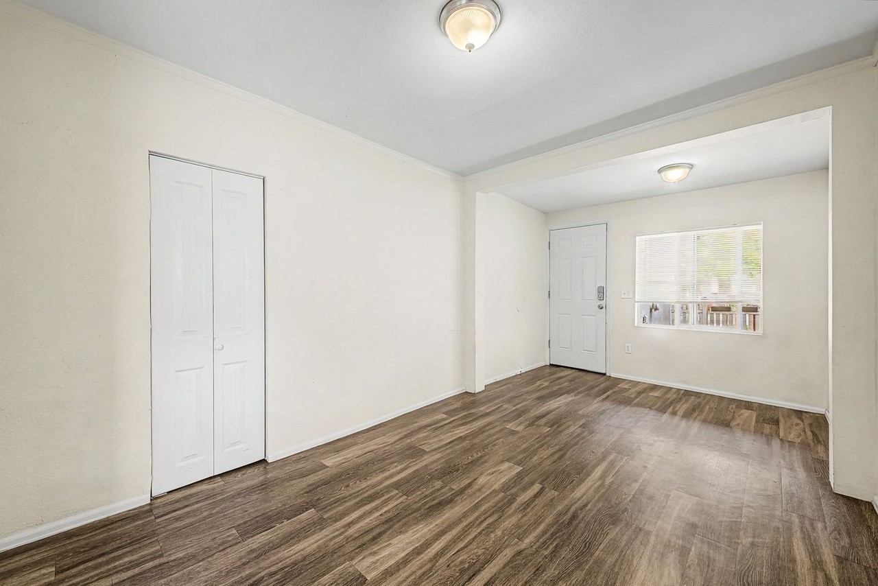 4731 Vine St - Photo 3 of 20