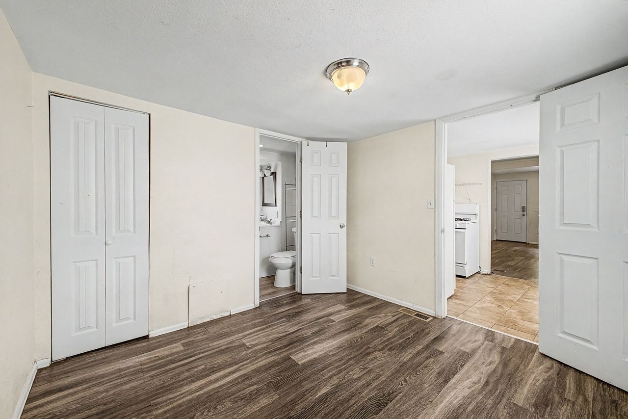 4731 Vine St - Photo 5 of 20
