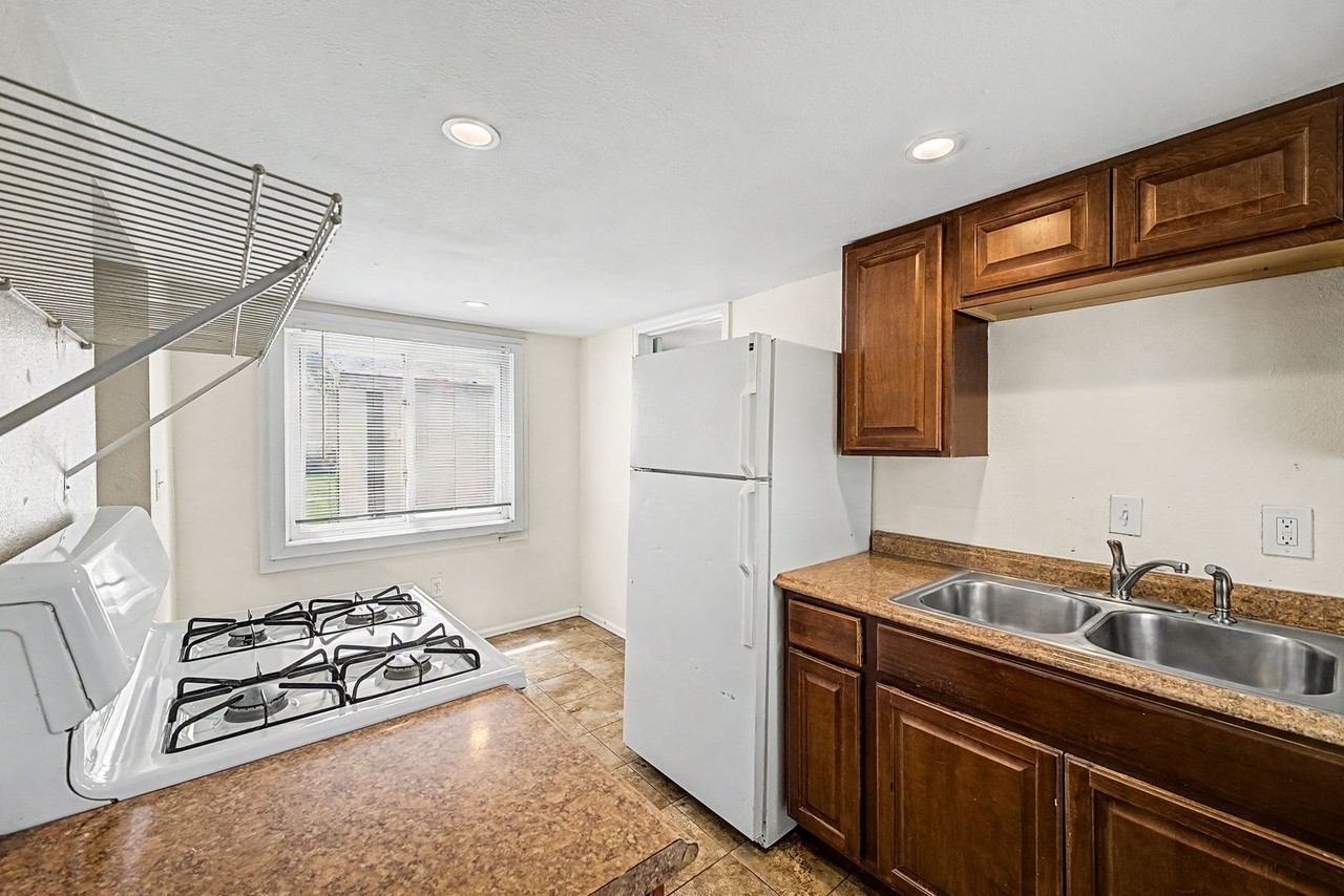 4731 Vine St - Photo 6 of 20