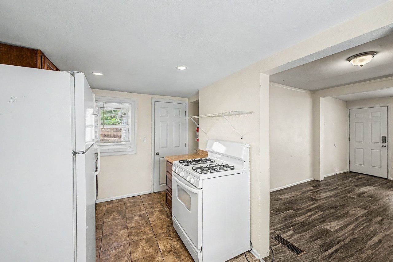 4731 Vine St - Photo 7 of 20
