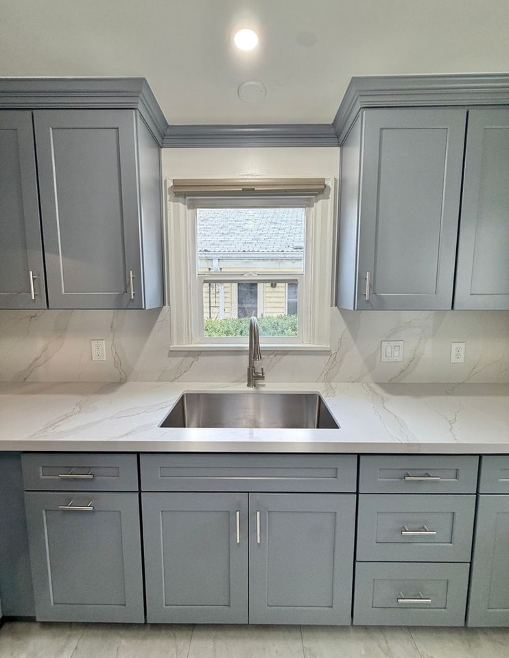 2106 N Lafayette Ave - Photo 3 of 33