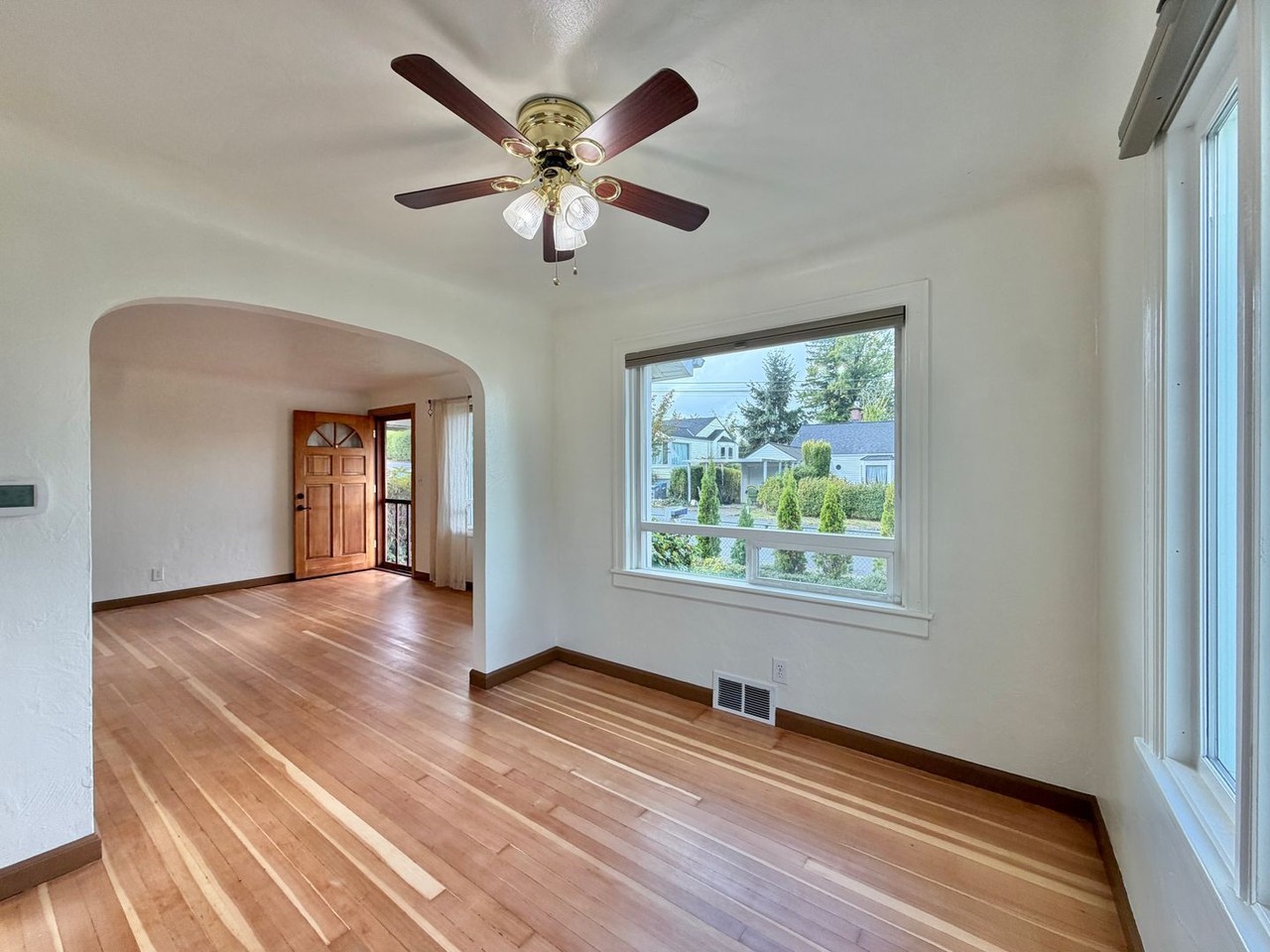 2106 N Lafayette Ave - Photo 7 of 33