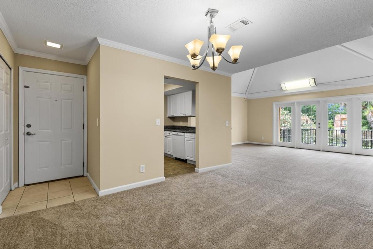 6550 Mission Ct - Photo 3 of 21