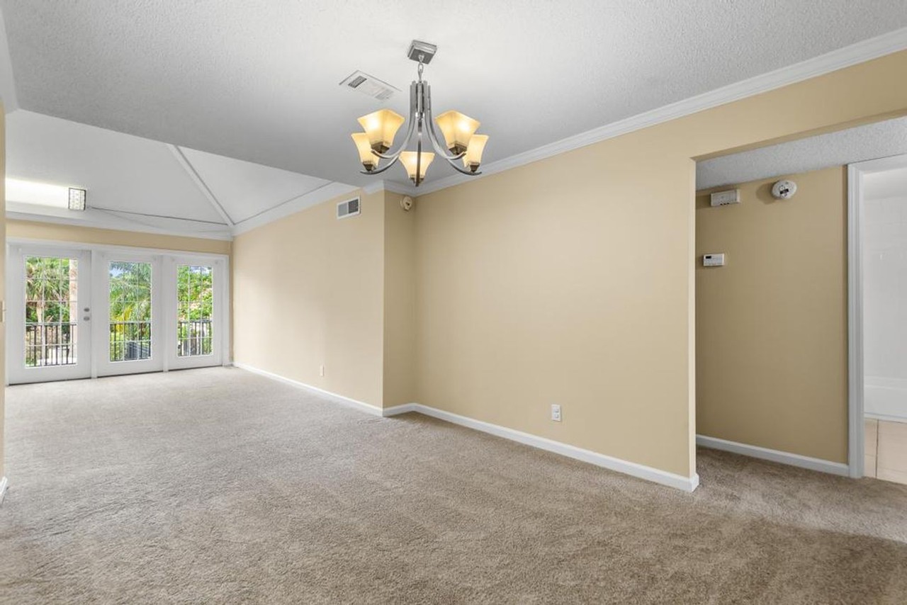 6550 Mission Ct - Photo 4 of 21
