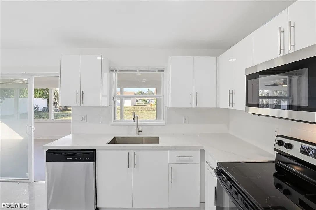 3420 Se 4th Pl - Photo 3 of 26