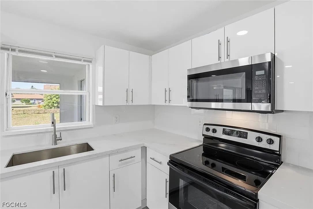 3420 Se 4th Pl - Photo 4 of 26