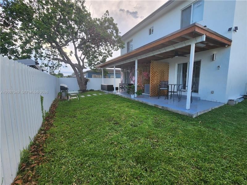 1426 NW 74th St #0 - Photo 3 of 18