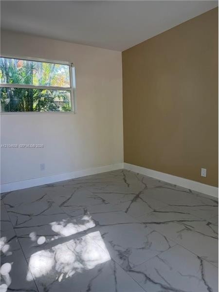 1811 N 40th Ave - Photo 3 of 11