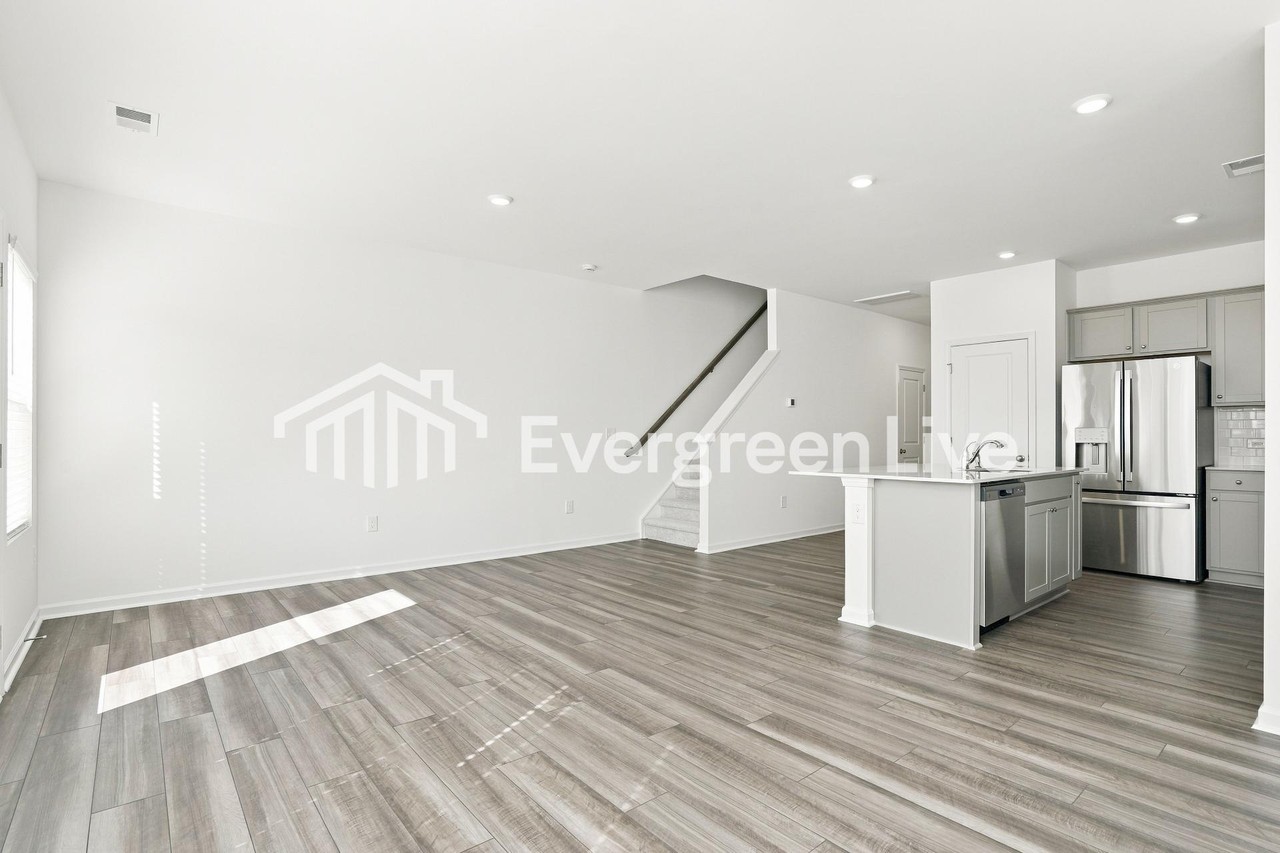 11 Evie Way - Photo 2 of 15