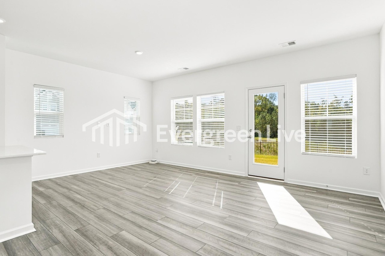 11 Evie Way - Photo 4 of 15
