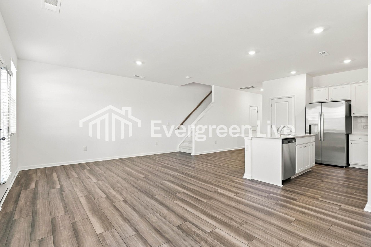 265 Carnation Ave - Photo 2 of 15