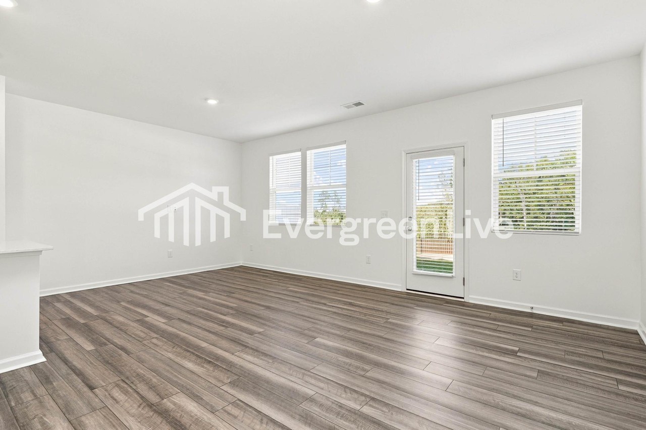 265 Carnation Ave - Photo 3 of 15