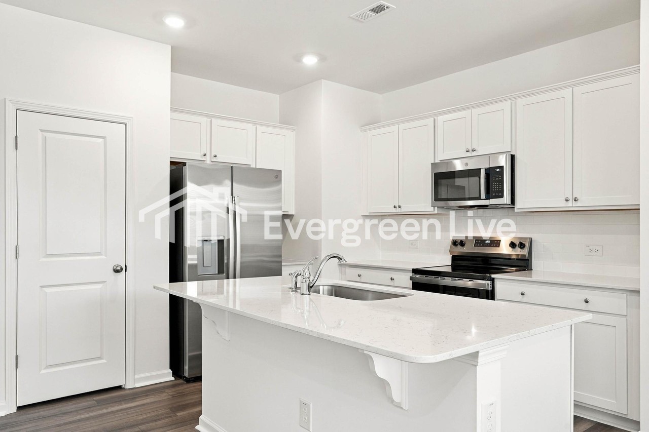 265 Carnation Ave - Photo 6 of 15