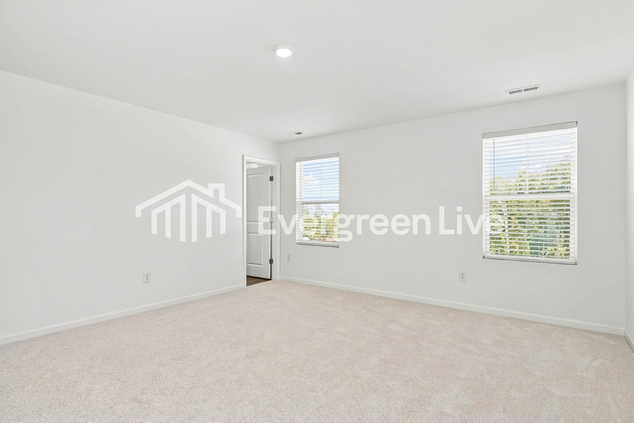265 Carnation Ave - Photo 7 of 15
